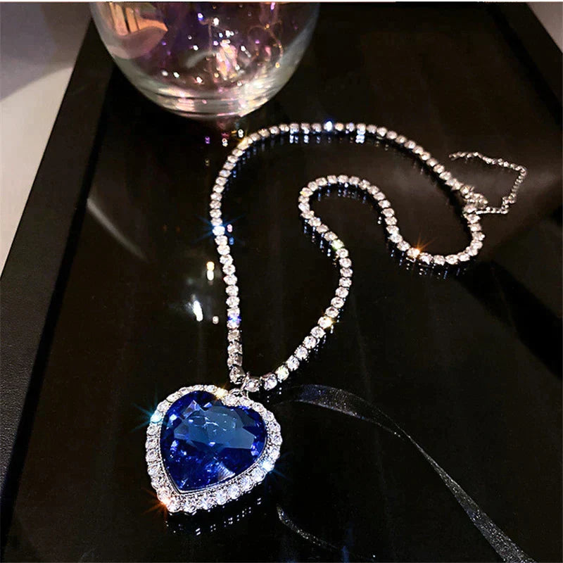 Blauwe Kristallen Hartketting - Elegant Design