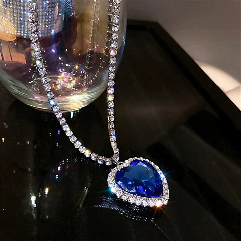 Blauwe Kristallen Hartketting - Elegant Design