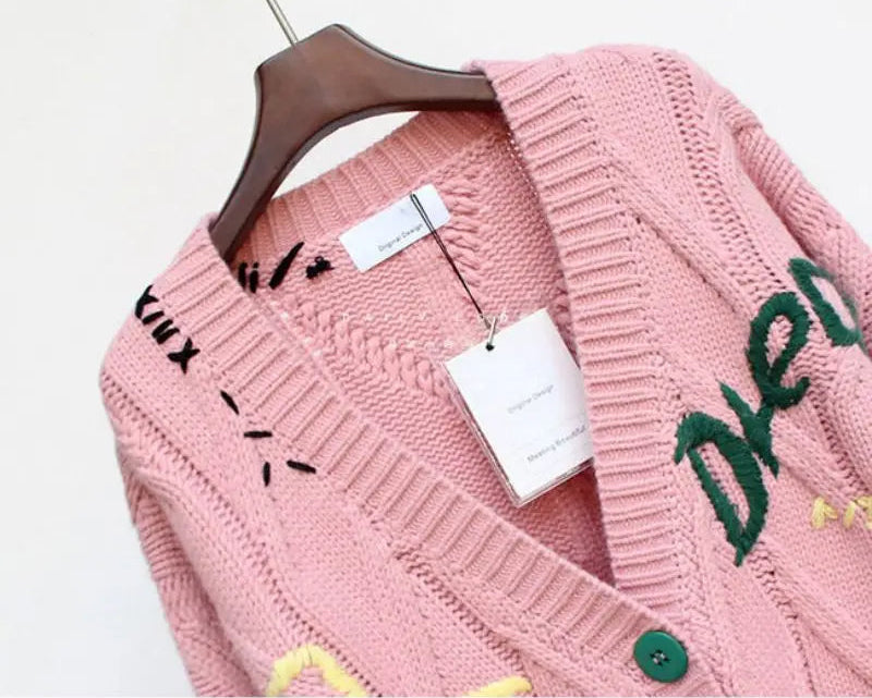 Damesvest met Patchwork Borduursel en V-hals