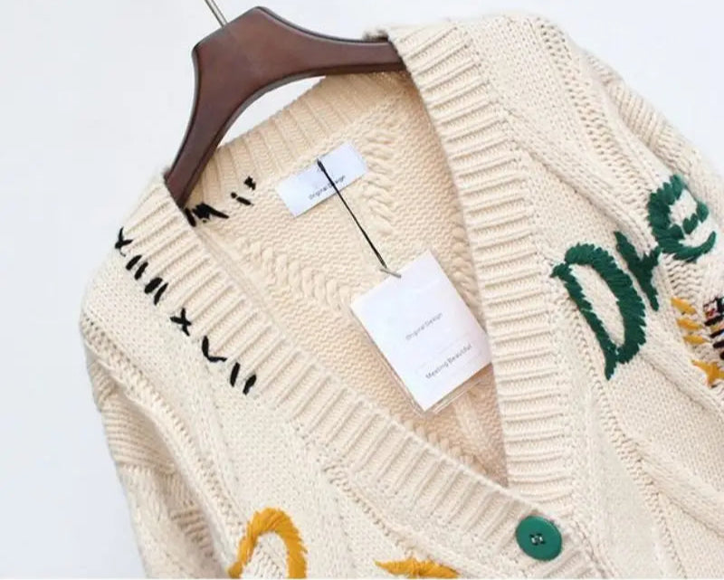 Damesvest met Patchwork Borduursel en V-hals