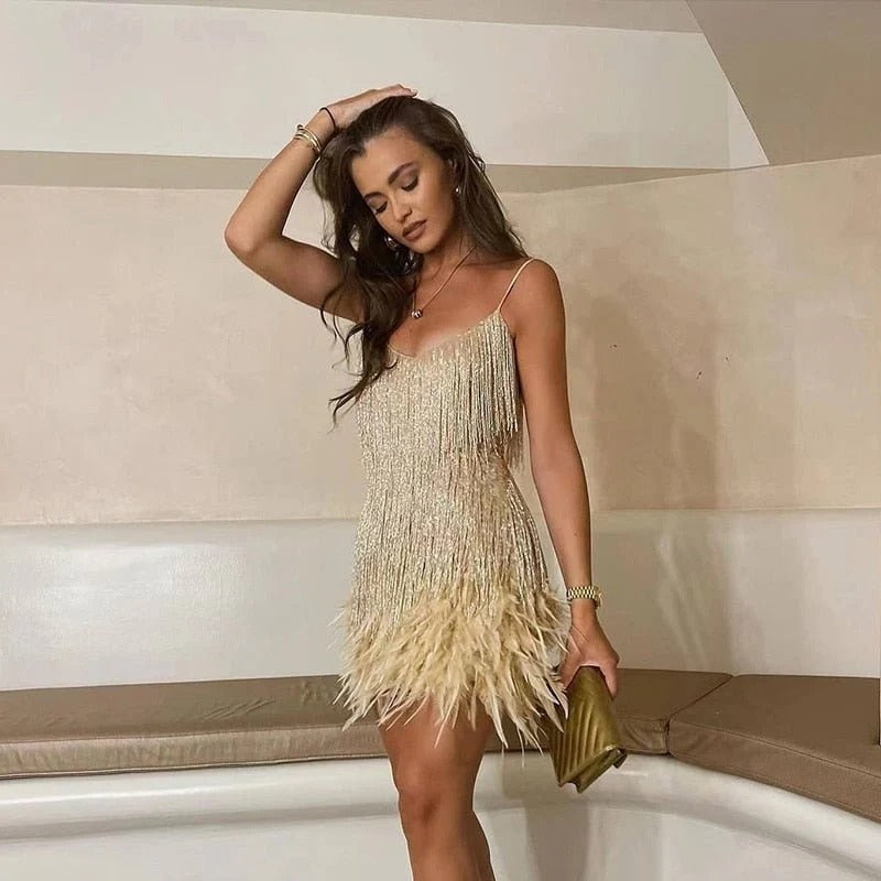 Elegante Cocktailjurk met Pailletten en Veren