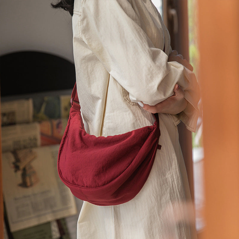 Tegan – Elegante Gebogen Dames Schoudertas