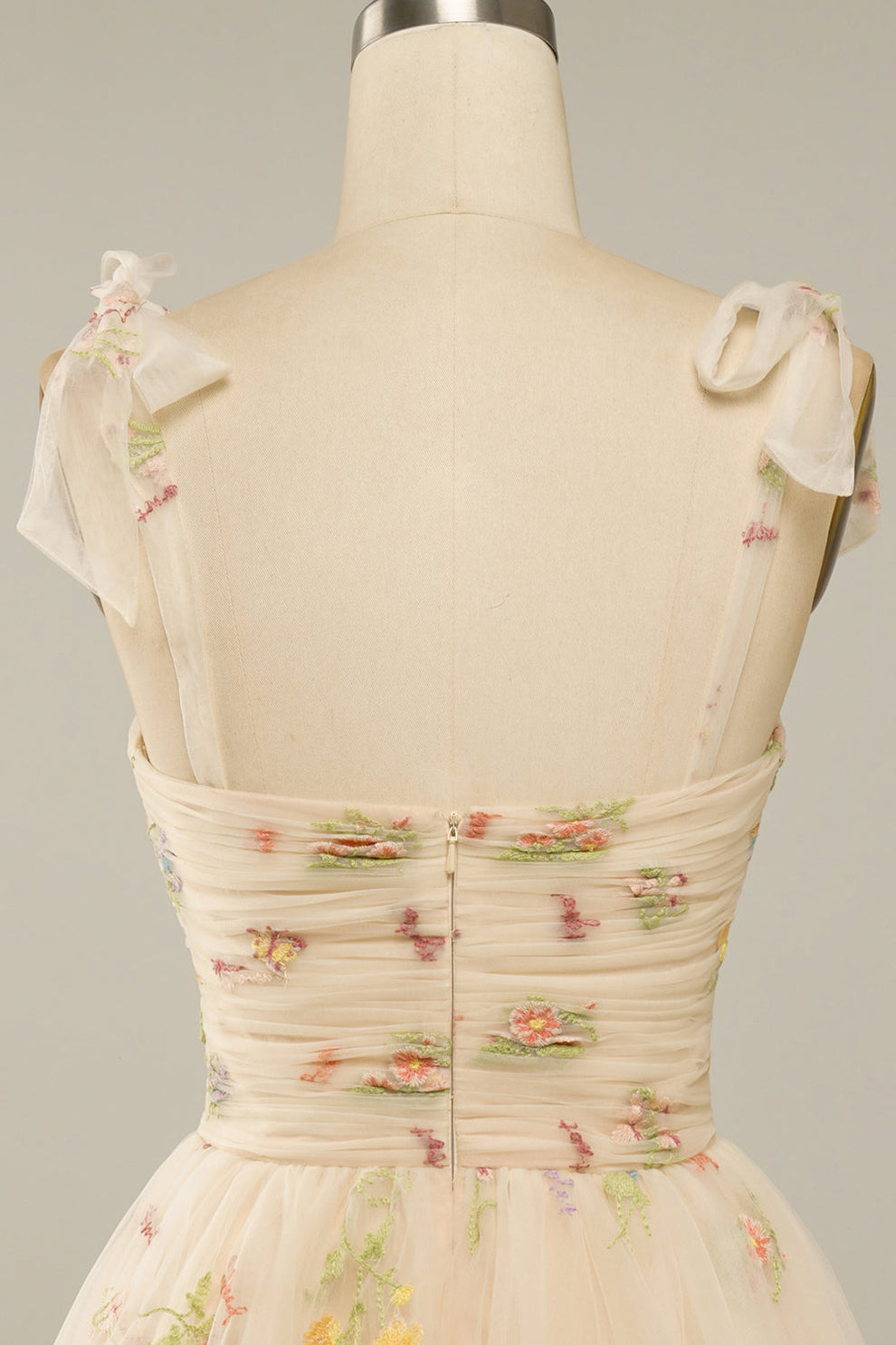 Tulle Baljurk met Bloemenborduursel