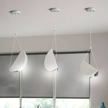 Lampe suspendue linéaire pour un intérieur élégant