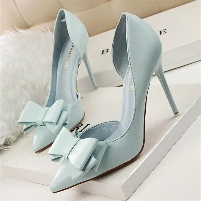 Elegante Pumps met Strik en Puntige Neus