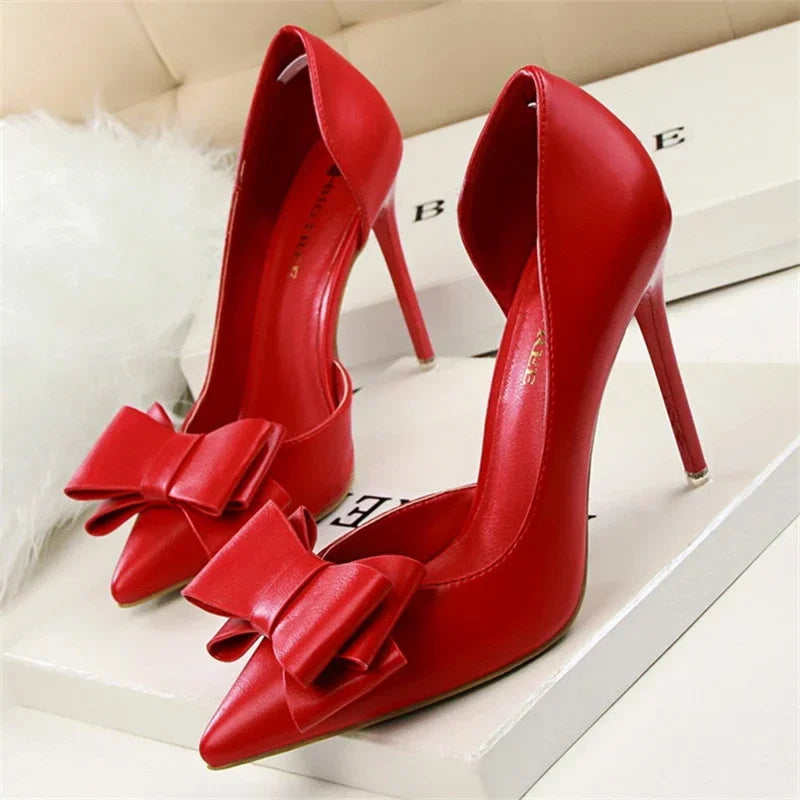 Elegante Pumps met Strik en Puntige Neus