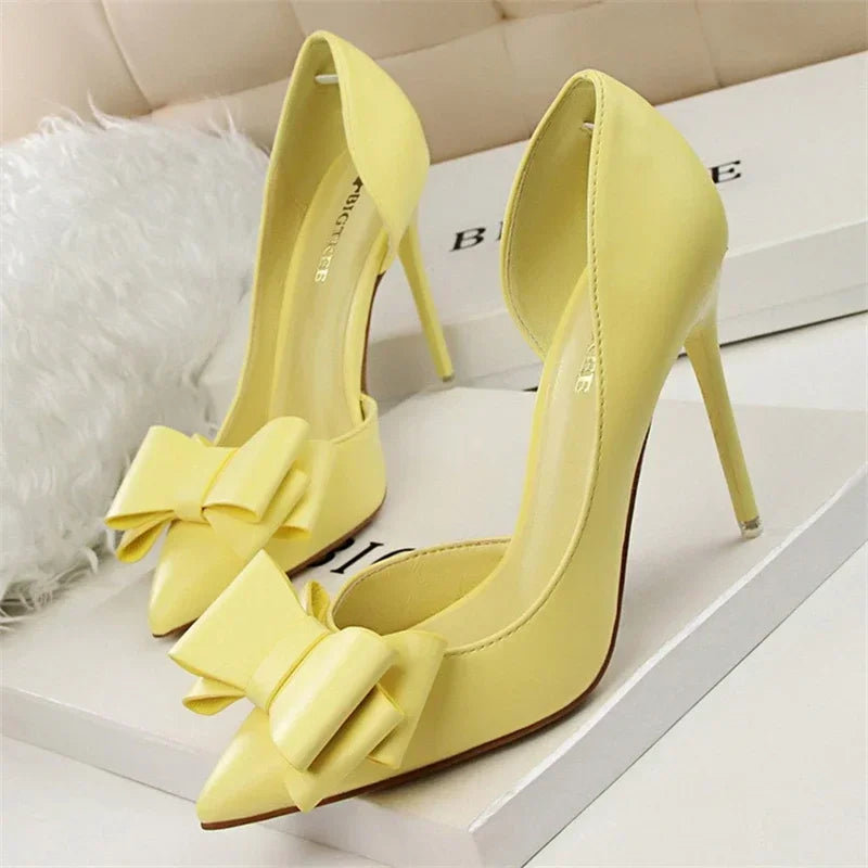 Elegante Pumps met Strik en Puntige Neus