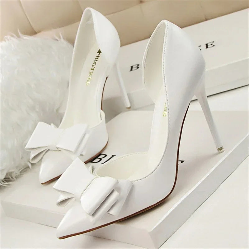 Elegante Pumps met Strik en Puntige Neus