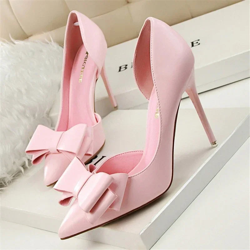 Elegante Pumps met Strik en Puntige Neus