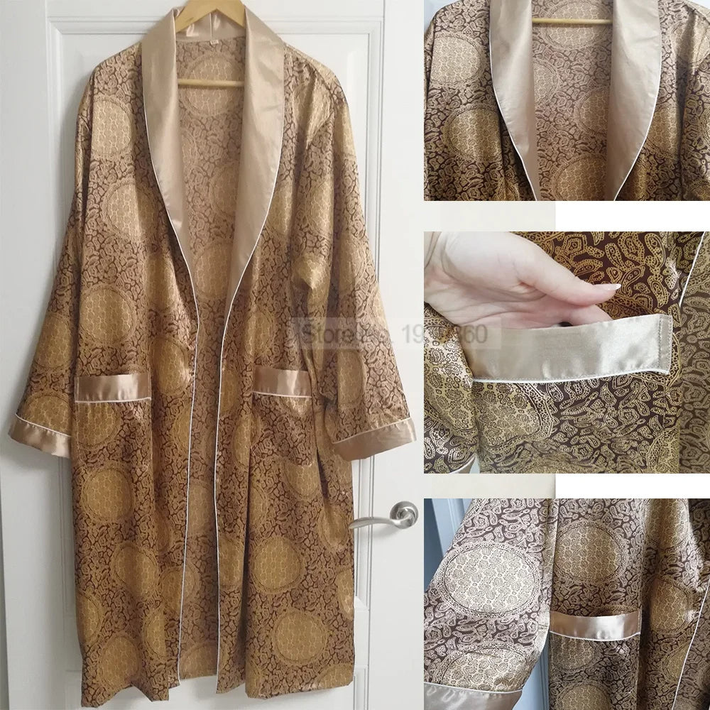 Luxe Satijnen Herenbadjas met Gouden Print