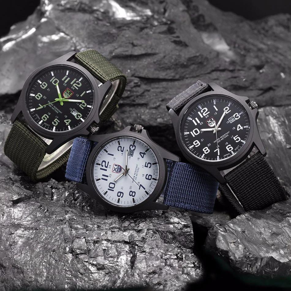 Militair Horloge met Verlichte Wijzerplaat
