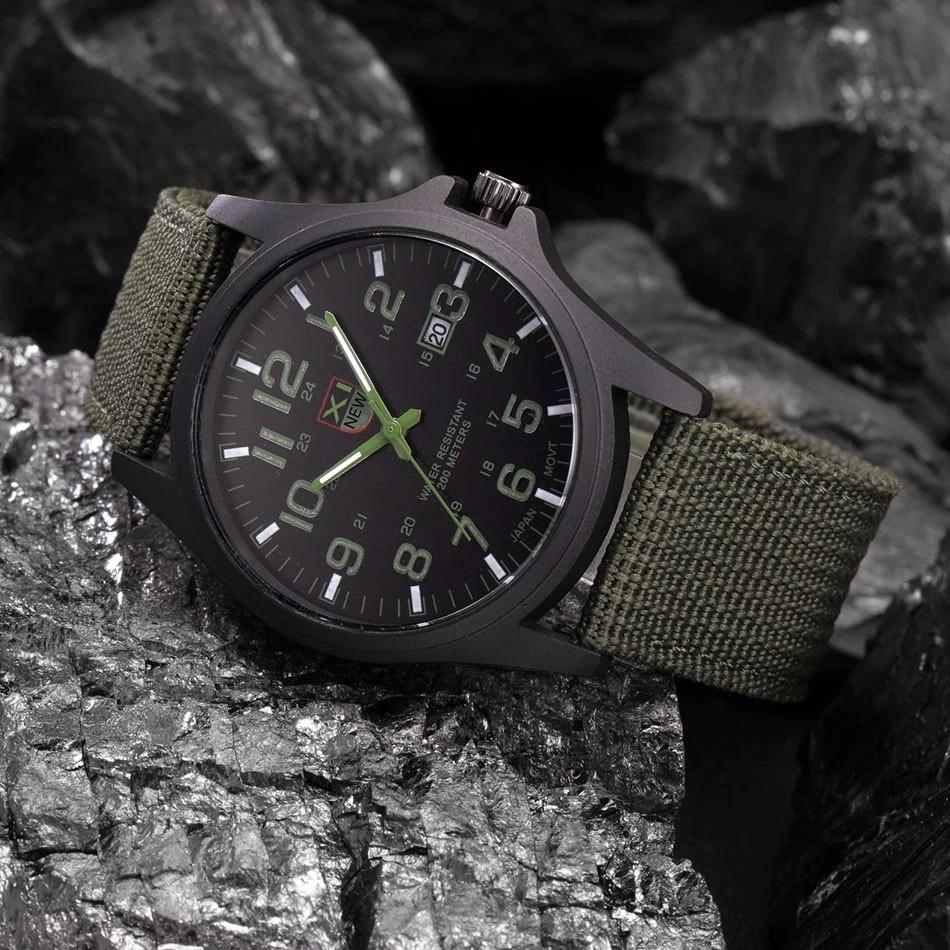 Militair Horloge met Verlichte Wijzerplaat