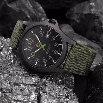 Militair Horloge met Verlichte Wijzerplaat