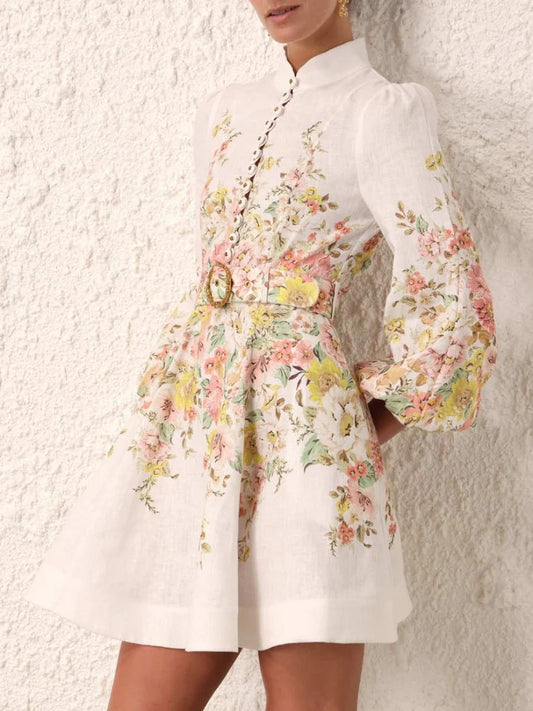 Mini-jurk met bloemenprint en knoopjes