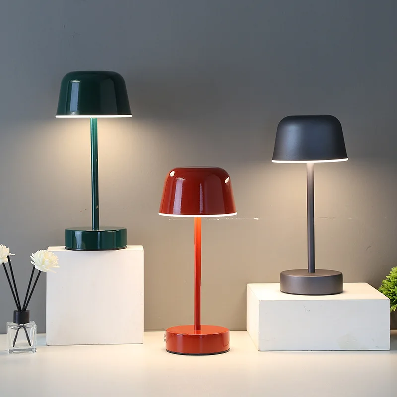 Moderne Metalen Tafellamp met Warm Licht