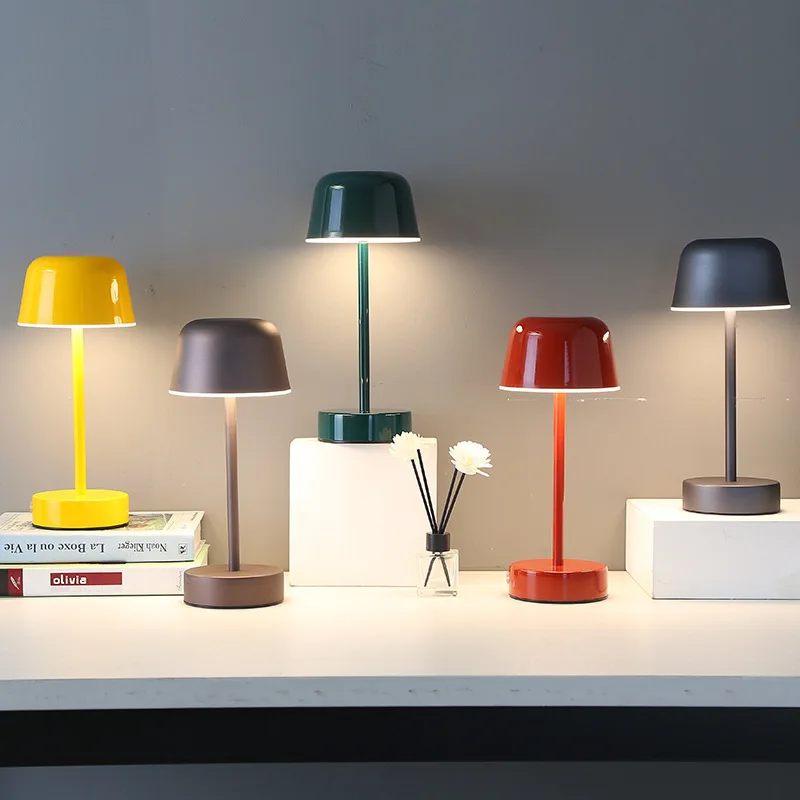 Moderne Metalen Tafellamp met Warm Licht