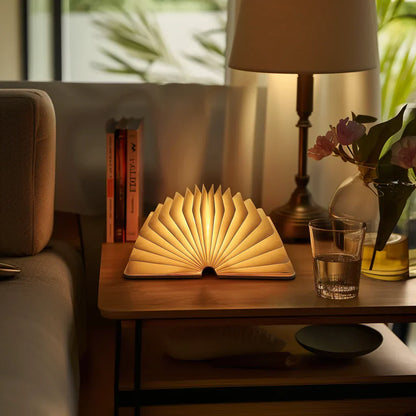 Mystieke Boeklamp met Warme Gloed