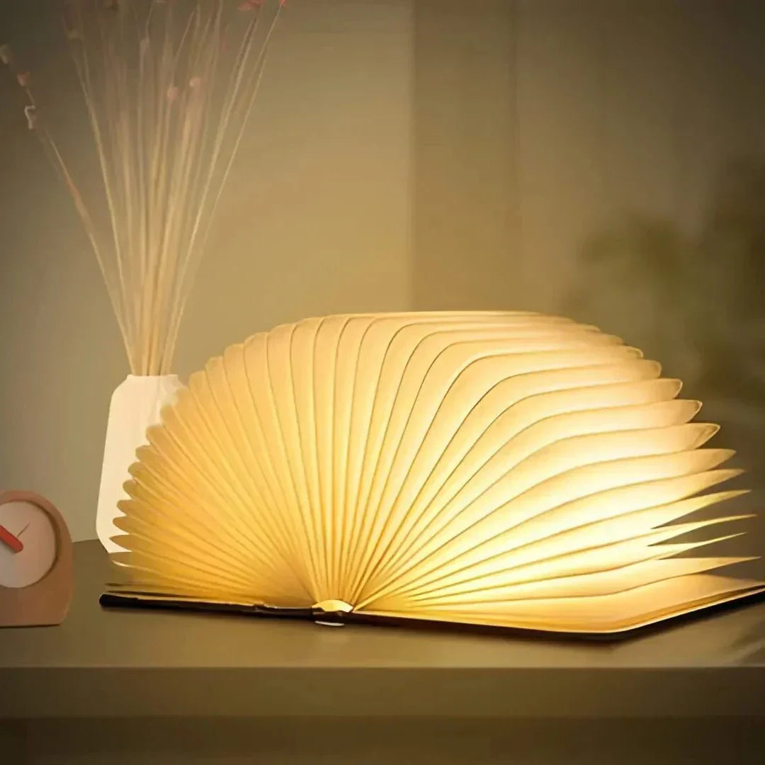 Mystieke Boeklamp met Warme Gloed