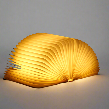 Mystieke Boeklamp met Warme Gloed