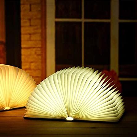 Mystieke Boeklamp met Warme Gloed