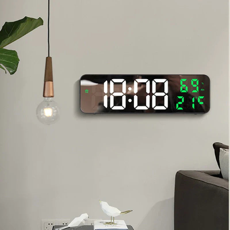 Reloj de pared LED color azafrán con indicador de temperatura