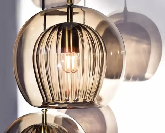 TimberGlow - Lampe suspendue en verre moderne pour un éclairage élégant