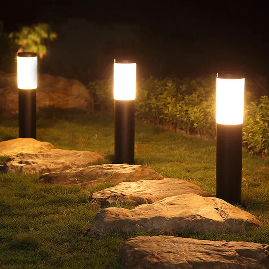 GleamGuard - Roestvrijstalen Tuin-Rasenlamp voor Duurzame Verlichting