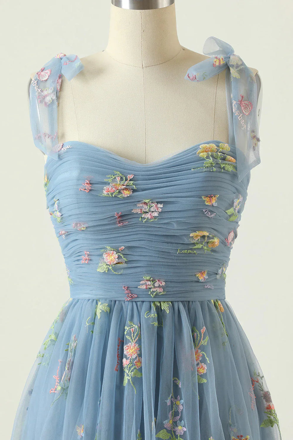 Tulle Baljurk met Bloemenborduursel