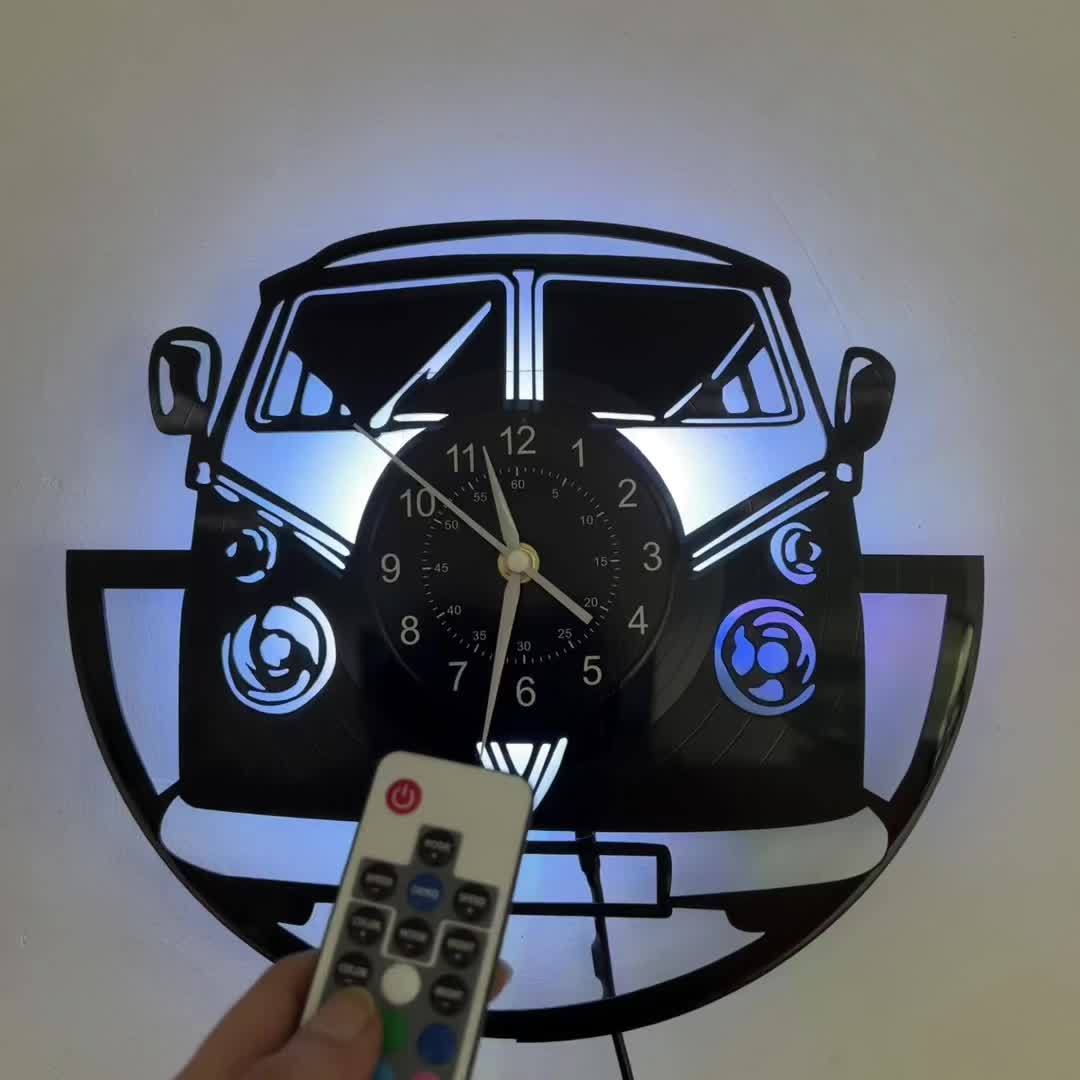 Horloge murale rétro en vinyle avec LED Emanate